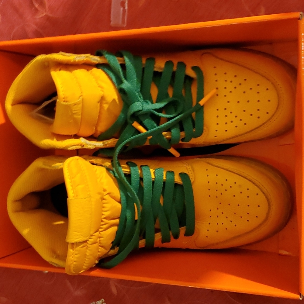NIKE ORANGE PEEL GATORADE SZ 6.5 YOUTH